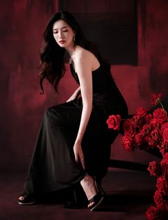 Shuying Jiang feet photo thumbnail