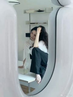 Shuying Jiang feet photo thumbnail