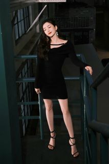 Shuying Jiang feet photo thumbnail