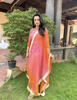Shweta Menon feet photo thumbnail