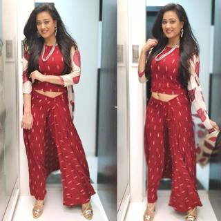 Shweta Tiwari feet photo thumbnail