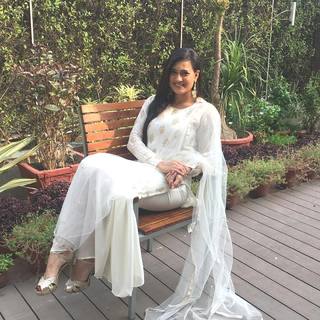 Shweta Tiwari feet photo thumbnail
