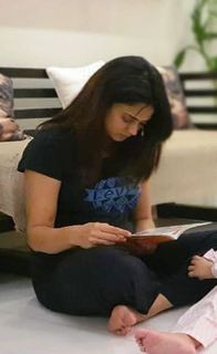 Shweta Tiwari feet photo thumbnail