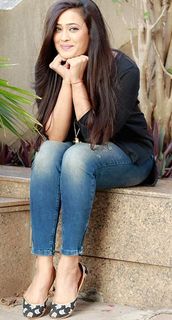 Shweta Tiwari feet photo thumbnail