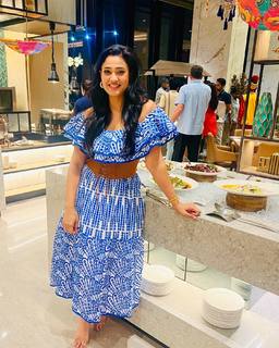 Shweta Tiwari feet photo thumbnail