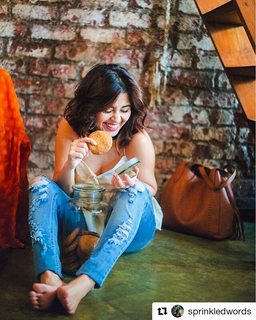 Shweta Tripathi feet photo 17
