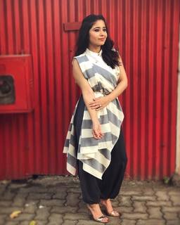 Shweta Tripathi feet photo 1
