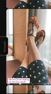 Shweta Tripathi feet photo 12