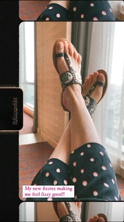 Shweta Tripathi feet photo 11