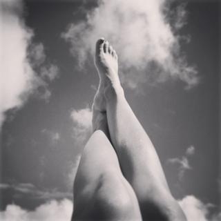 Shy'm feet photo thumbnail