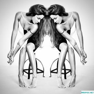 Shy'm feet photo thumbnail