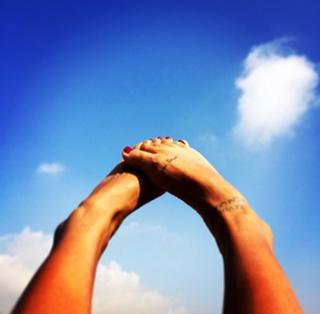 Shy'm feet photo thumbnail