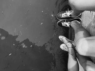 Shy'm feet photo thumbnail