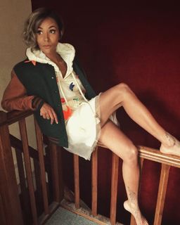 Shy'm feet photo thumbnail