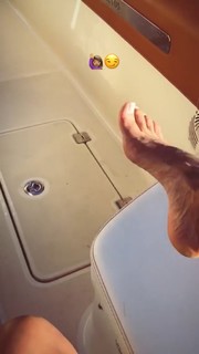 Shy'm feet photo thumbnail