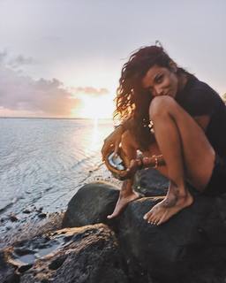 Shy'm feet photo thumbnail