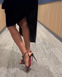 Shy'm feet photo thumbnail
