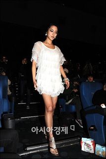 Si-Yeon Park feet photo 8