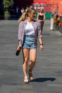 Sian Welby feet photo 4