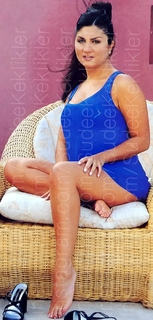 Sibel Can feet photo 17