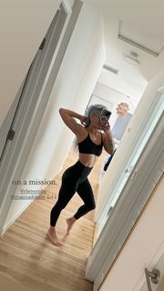 Sibley Scoles feet photo 1