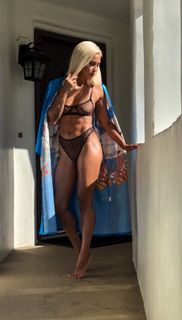 Sibley Scoles feet photo 1
