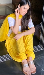 Siddhika Sharma feet photo 1