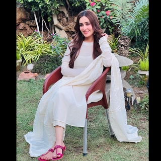 Sidra Niazi feet photo 12