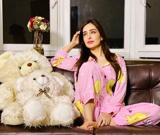 Sidra Niazi feet photo 9