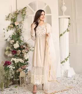Sidra Niazi feet photo 6