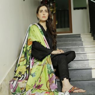 Sidra Niazi feet photo 5