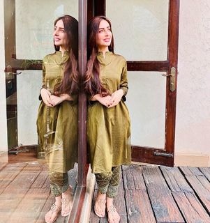 Sidra Niazi feet photo 1