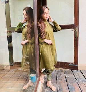 Sidra Niazi feet photo 20