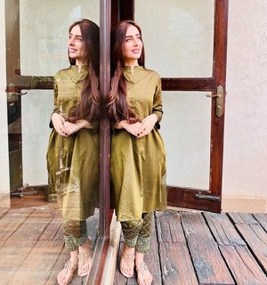 Sidra Niazi feet photo 16