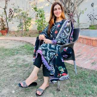 Sidra Niazi feet photo 11