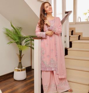 Sidra Niazi feet photo 9