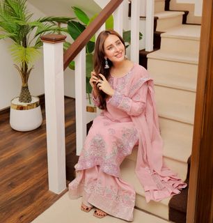 Sidra Niazi feet photo 8