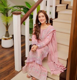 Sidra Niazi feet photo 7
