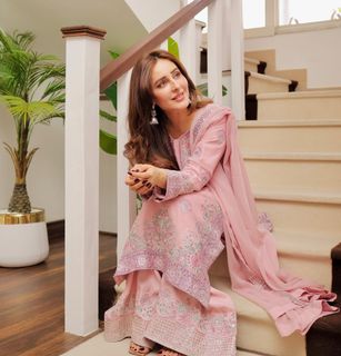 Sidra Niazi feet photo 6