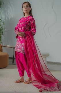 Sidra Niazi feet photo 11