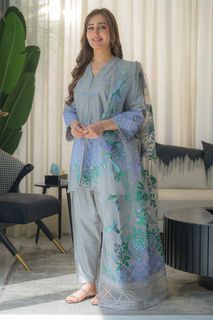 Sidra Niazi feet photo 1