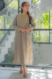 Sidra Niazi feet photo 10