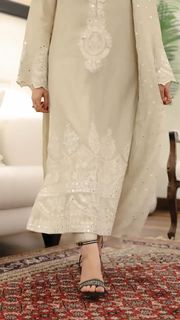 Sidra Niazi feet photo 9