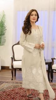 Sidra Niazi feet photo 4