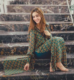 Sidra Niazi feet photo 1