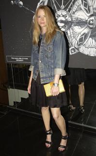 Sienna Guillory feet photo thumbnail
