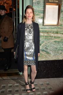 Sienna Guillory feet photo thumbnail
