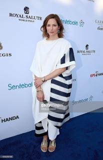 Sienna Guillory feet photo thumbnail