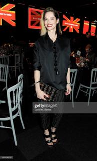 Sienna Guillory feet photo thumbnail
