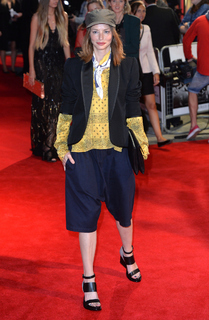 Sienna Guillory feet photo thumbnail